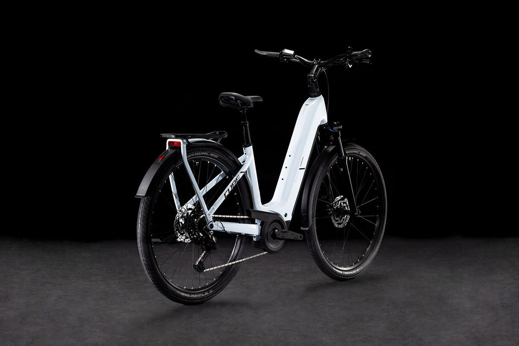 Cube Kathmandu Hybrid ONE 600 Easy Entry polarwhite´n´black