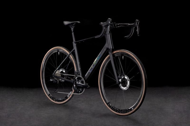 Cube Attain C:62 SLT carbon´n´rainbow